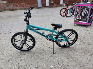Mongoose Craze BMX Style Bike w/Pegs 20 Mongoose Craze BMX Style Bike w/Pegs 20